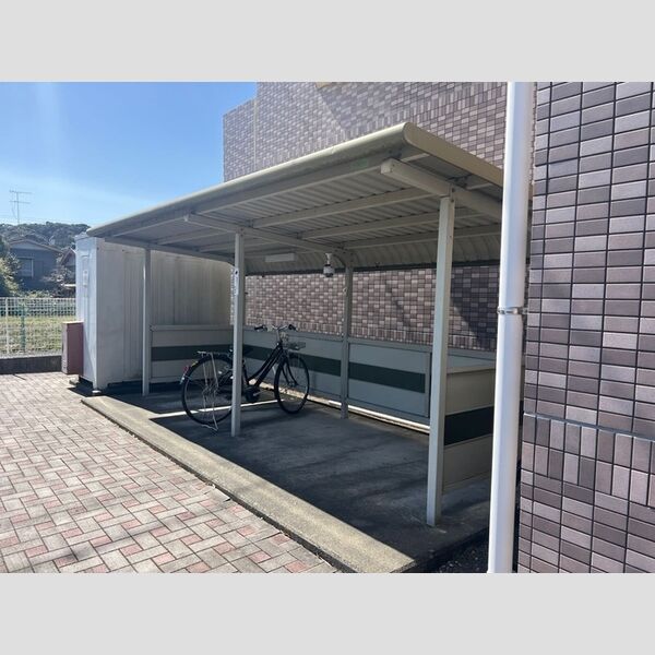 現地周辺 (駐輪場)