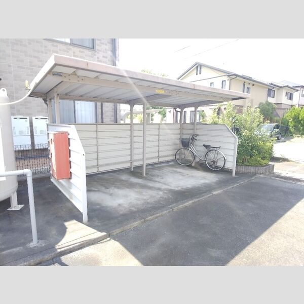 現地周辺 (駐輪場)