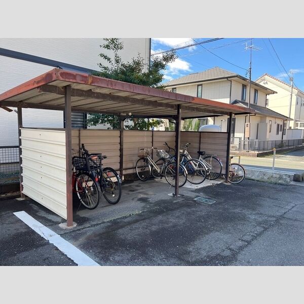 現地周辺 (駐輪場)