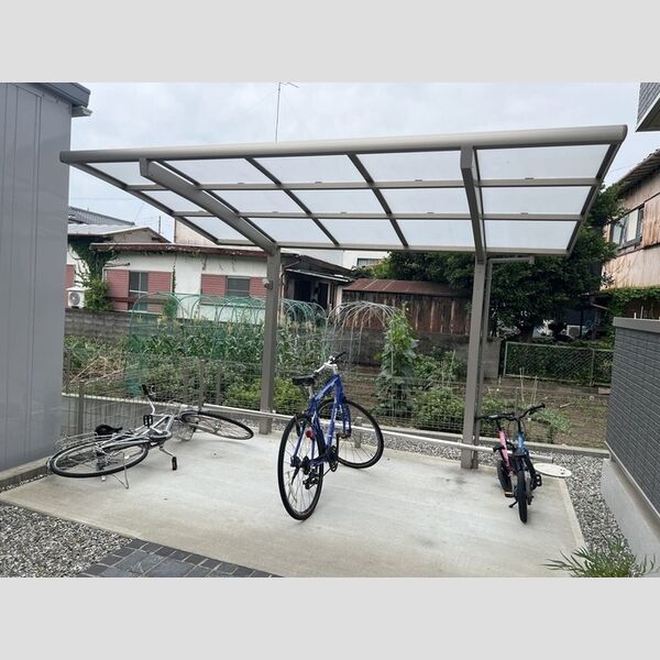 現地周辺 (駐輪場)