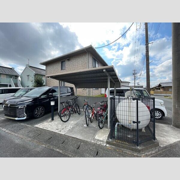 現地周辺 (駐輪場)