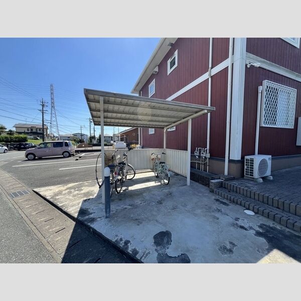 現地周辺 (駐輪場)