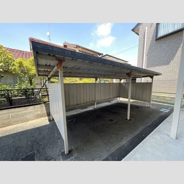 現地周辺 (駐輪場)