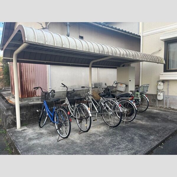 現地周辺 (駐輪場)