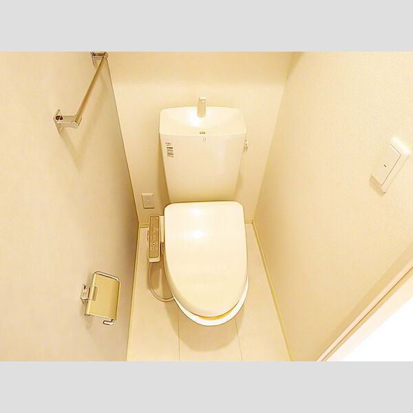 トイレ (温水洗浄暖房便座)