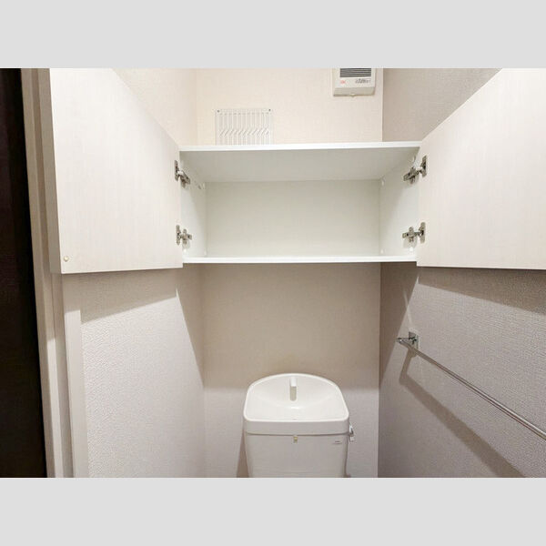 その他設備 (トイレ収納)