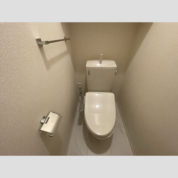 トイレ (温水洗浄暖房便座)