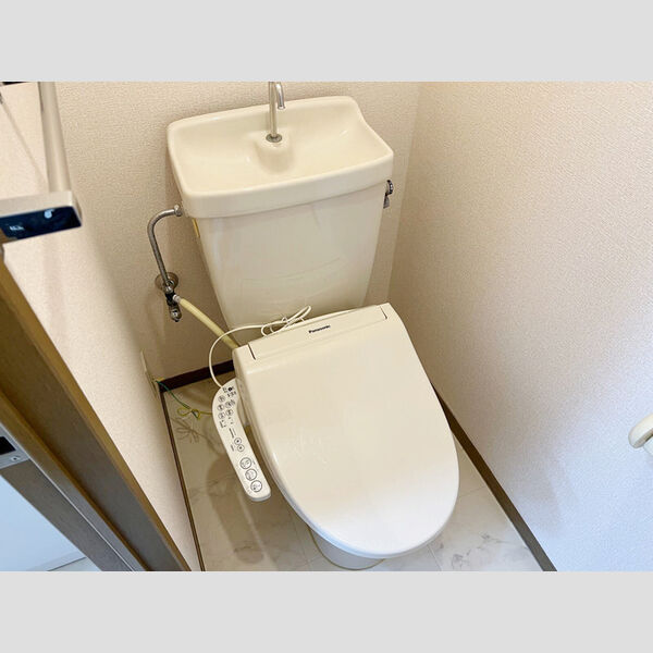 トイレ (温水洗浄暖房便座)