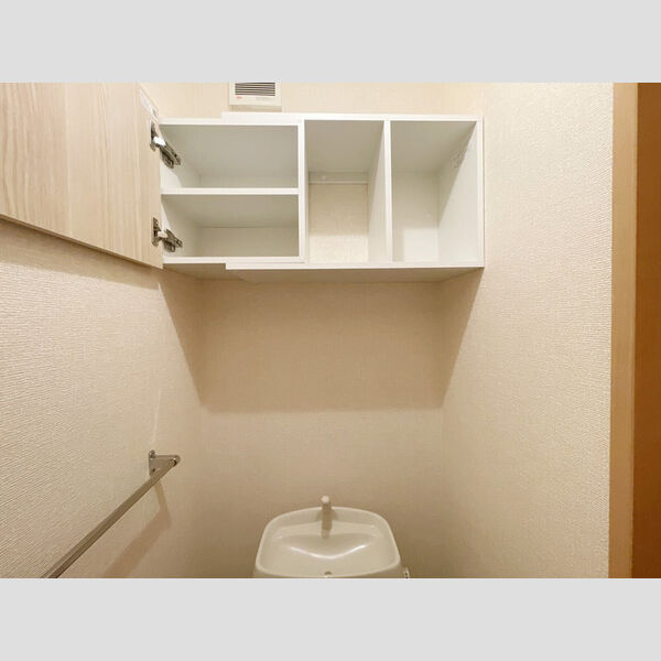 その他設備 (トイレ収納)