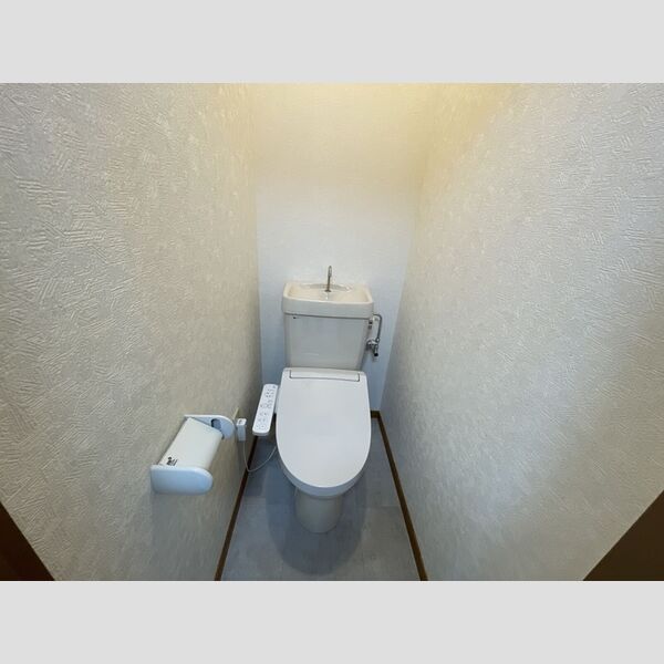 トイレ (温水洗浄暖房便座)