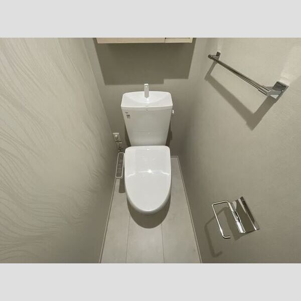 トイレ (温水洗浄暖房便座)