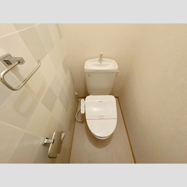 トイレ (温水洗浄暖房便座)