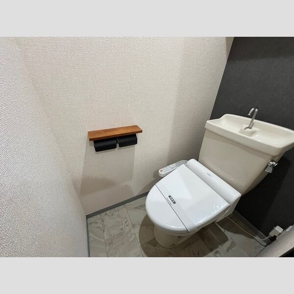 トイレ (温水洗浄暖房便座)