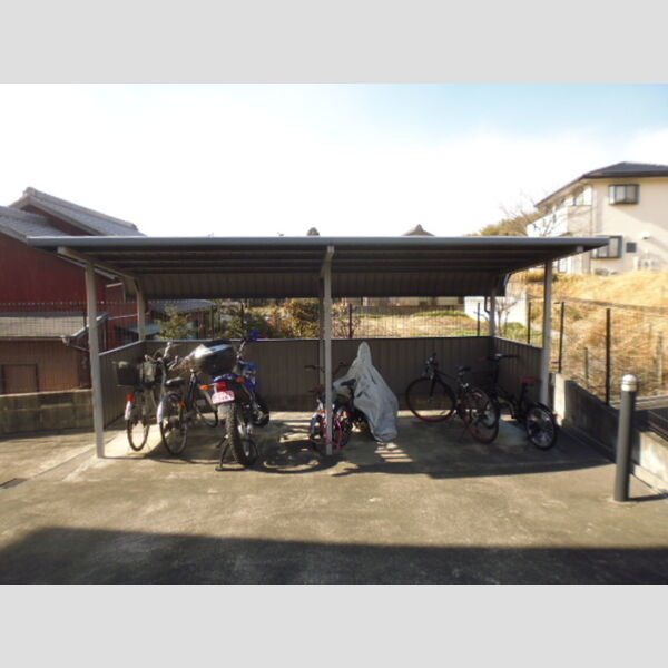 現地周辺 (駐輪場)