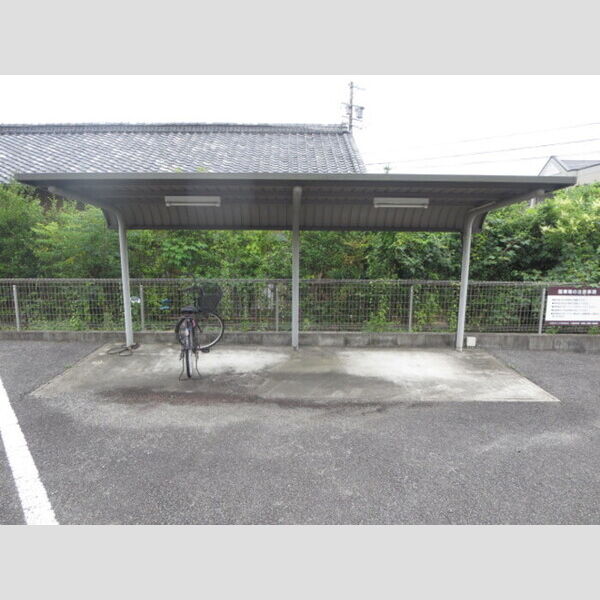 現地周辺 (駐輪場)