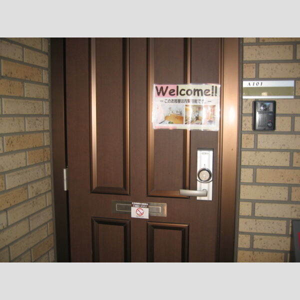 エントランス (玄関外部)