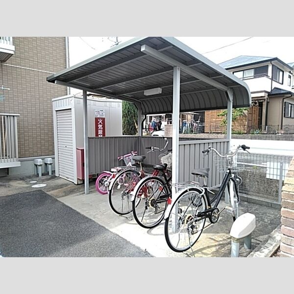 現地周辺 (駐輪場)