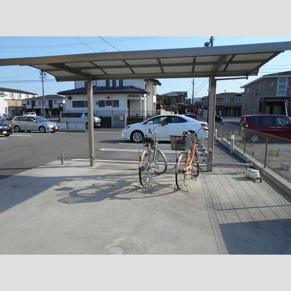 現地周辺 (駐輪場)