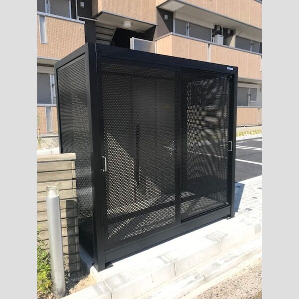 現地周辺 (ごみボックス)