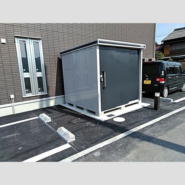 現地周辺 (ゴミ庫)