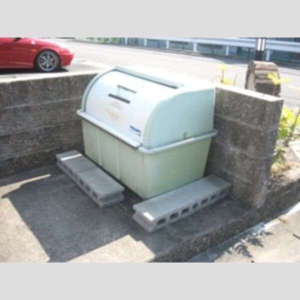 現地周辺 (ごみ置場)