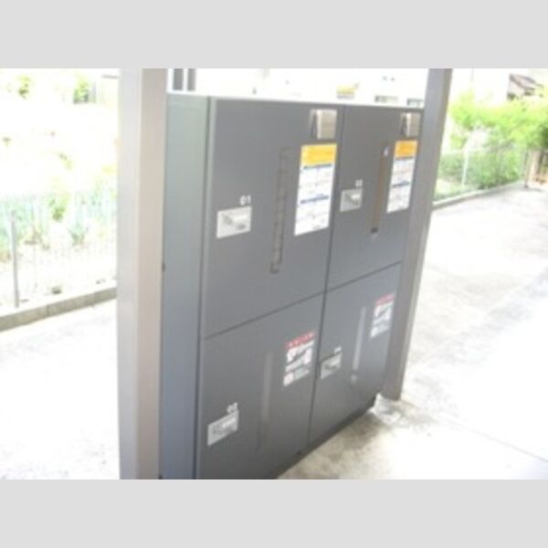 駐車場 (宅配ボックス)