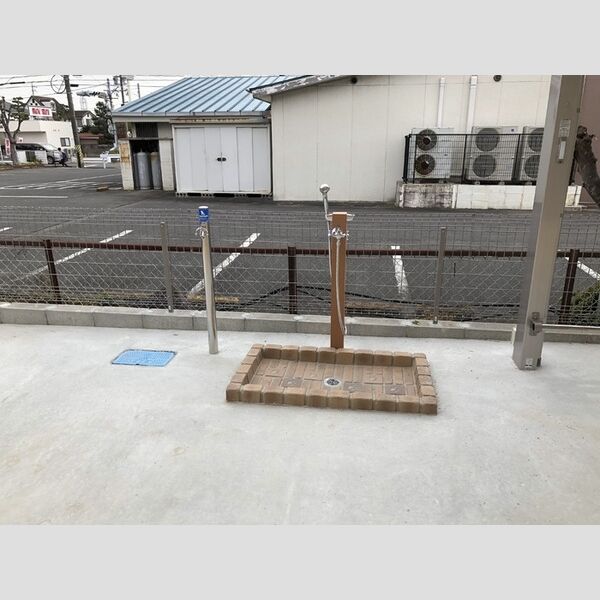 現地周辺 (ペット専用足洗い場)