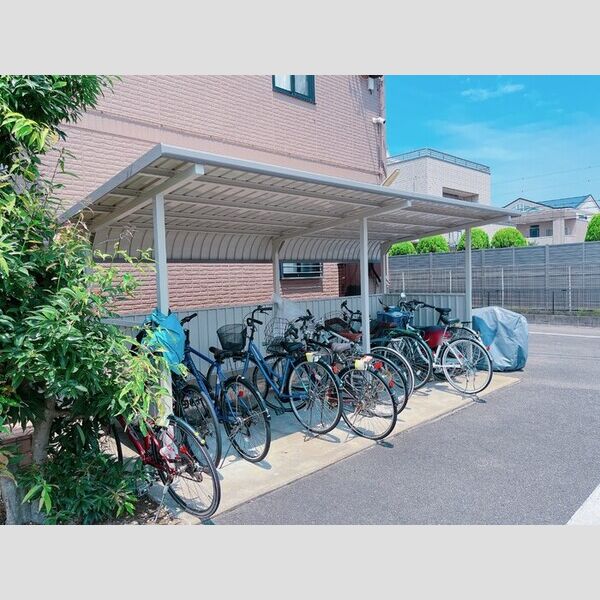 現地周辺 (駐輪場)