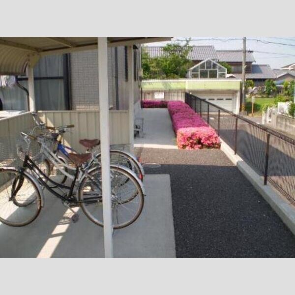 現地周辺 (自転車置場)