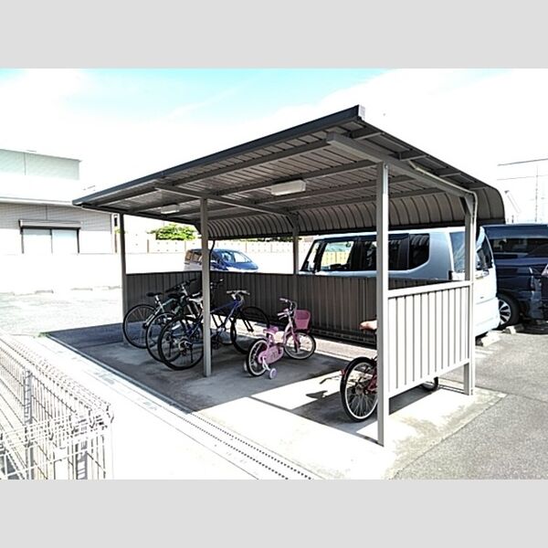 現地周辺 (駐輪場)