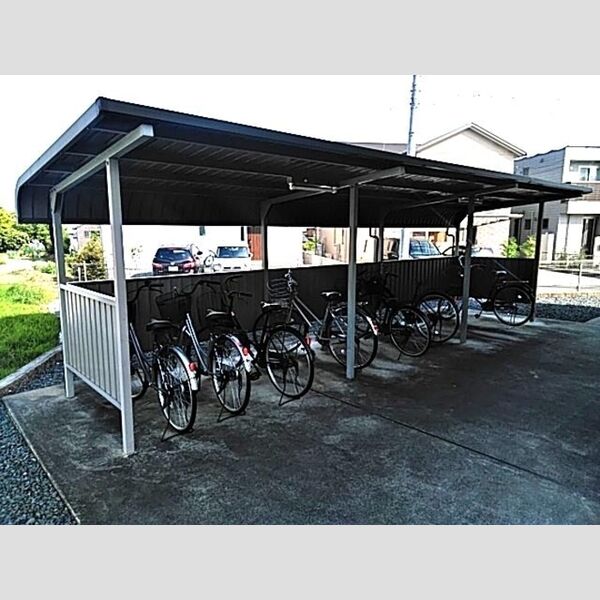 現地周辺 (駐輪場)