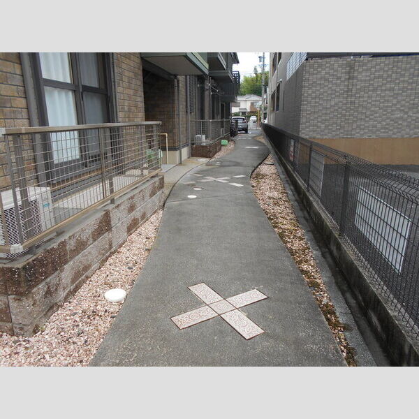 エントランス (物件前洗い出し)