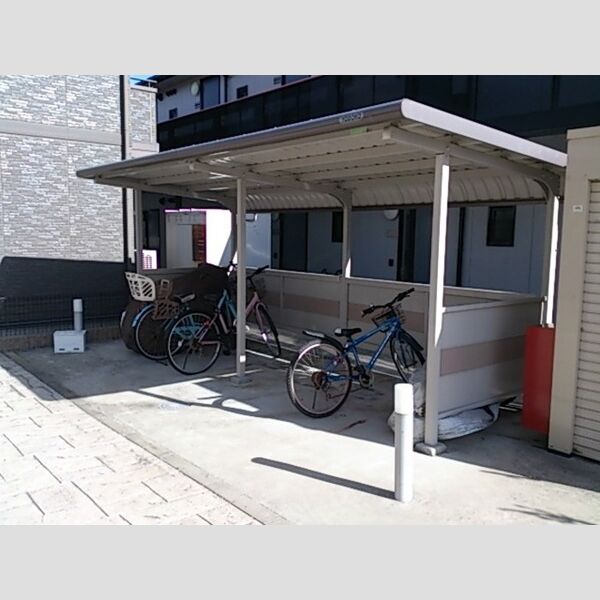 現地周辺 (駐輪場)