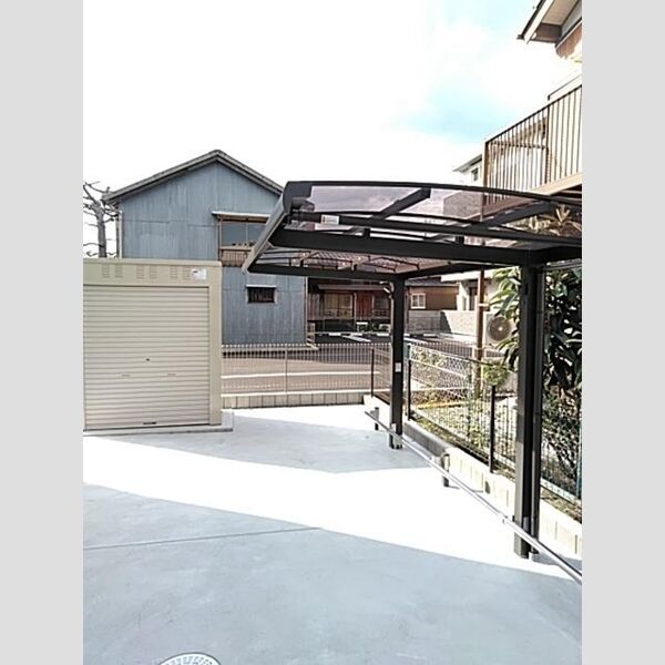 現地周辺 (駐輪場)