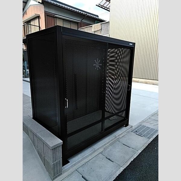 現地周辺 (ゴミ庫)