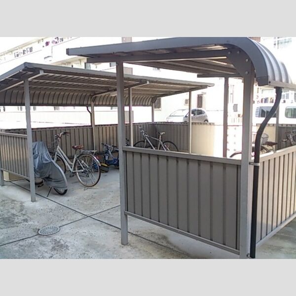 現地周辺 (駐輪場)