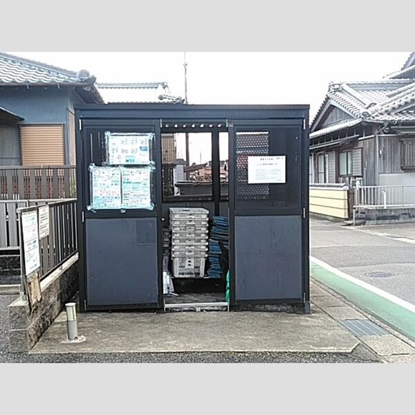 現地周辺 (専用ごみ置き場)