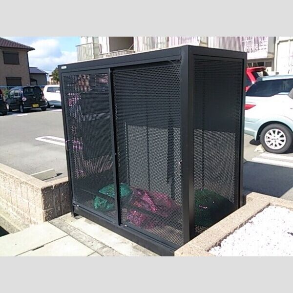 現地周辺 (専用ごみ集積所)