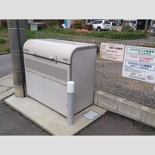 現地周辺 (専用ごみ置き場)