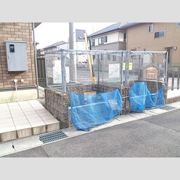 現地周辺 (専用ごみ置場)