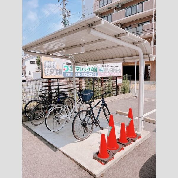 現地周辺 (駐輪場)