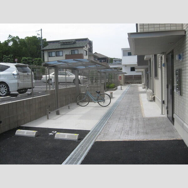 現地周辺 (駐輪場)