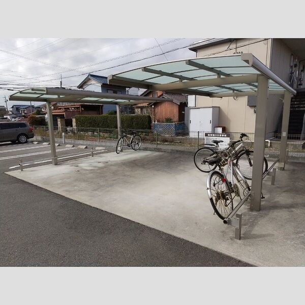 現地周辺 (駐輪場)