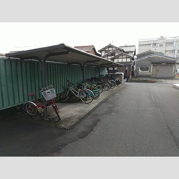 現地周辺 (駐輪場)
