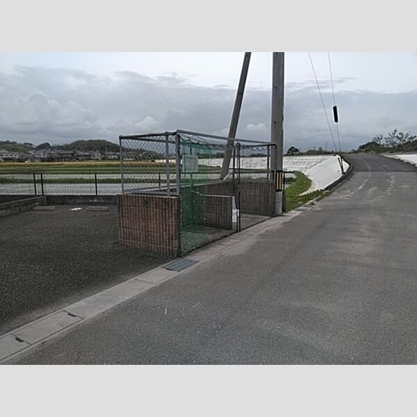 現地周辺 (ゴミ置き場)