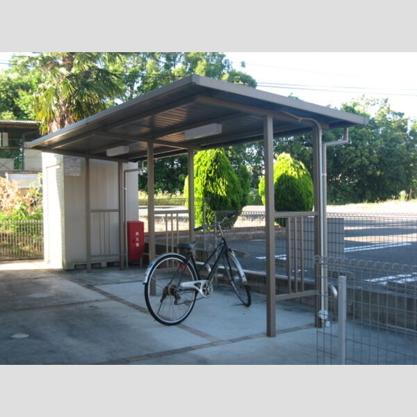 現地周辺 (駐輪場)