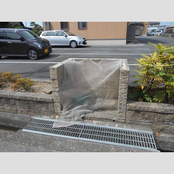 現地周辺 (ゴミ置き場)