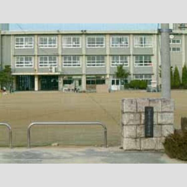 現地周辺 (四日市市立常磐小学校-1050m)