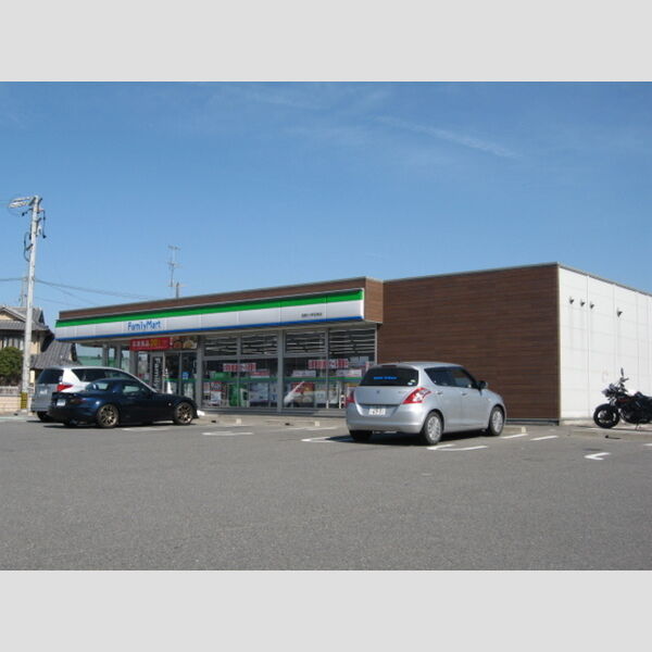 現地周辺 (コンビニ)