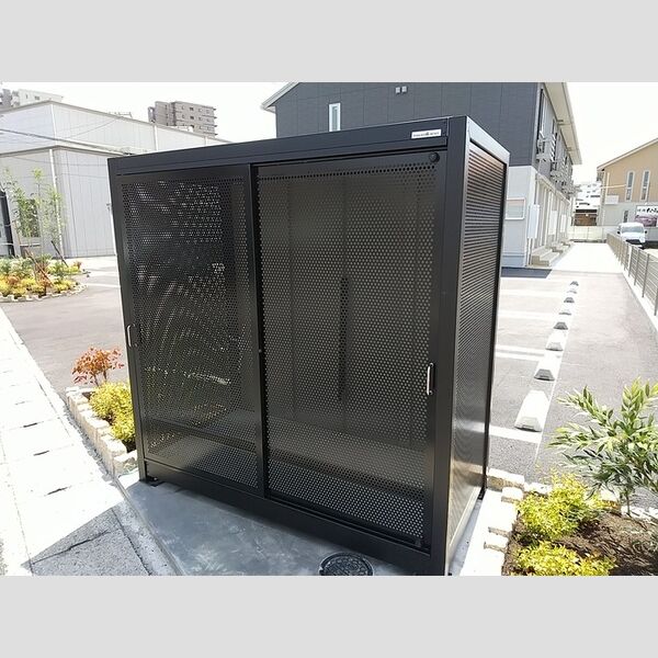 現地周辺 (専用ごみ置き場)